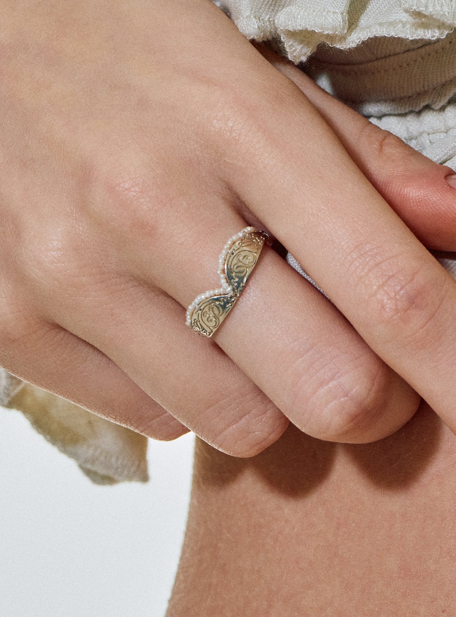 Fairy-Tale Collar Bow Ring Adorned with Pearls