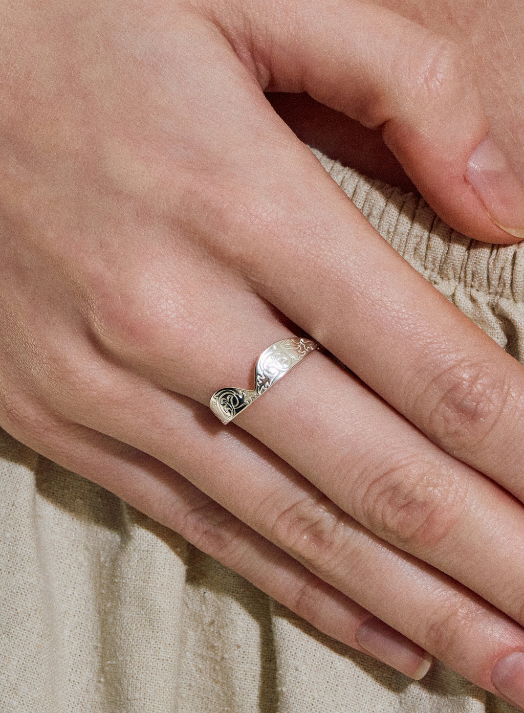 Fairy-Tale Collar Bow Ring