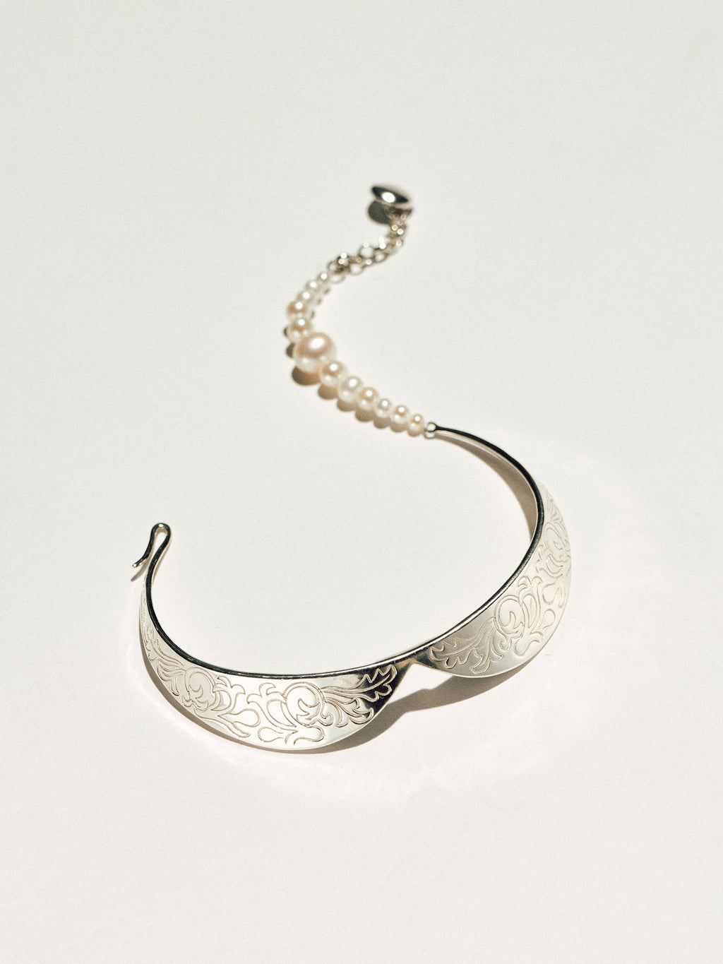Fairy-Tale Collar Bow Bracelet