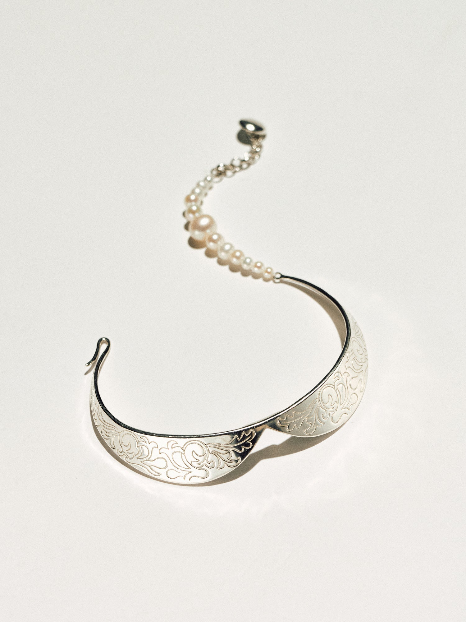 Fairy-Tale Collar Bow Bracelet