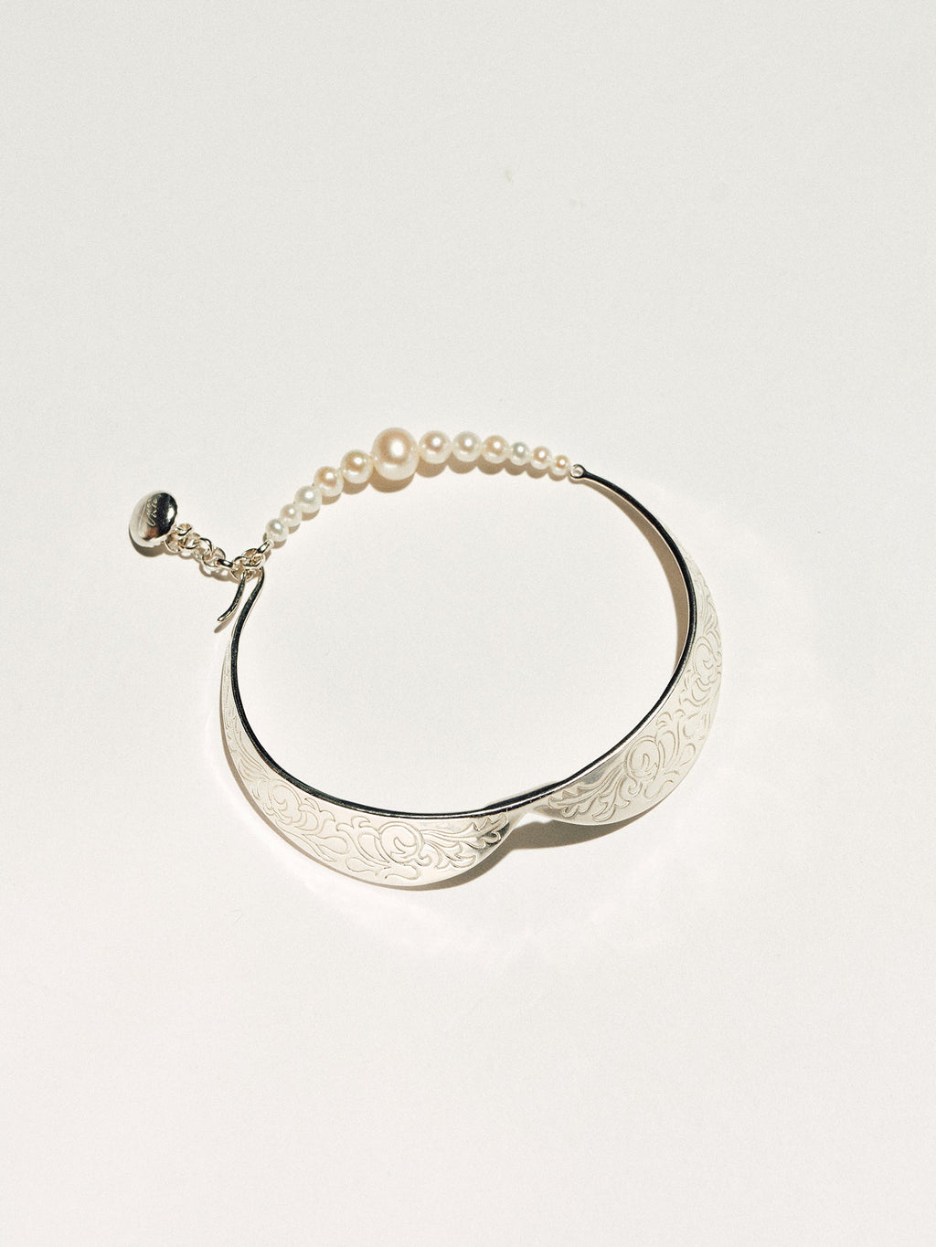 Fairy-Tale Collar Bow Bracelet