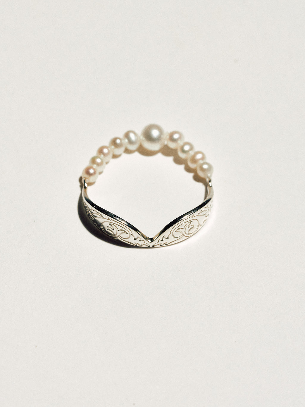 Fairy-Tale Collar Bow Ring