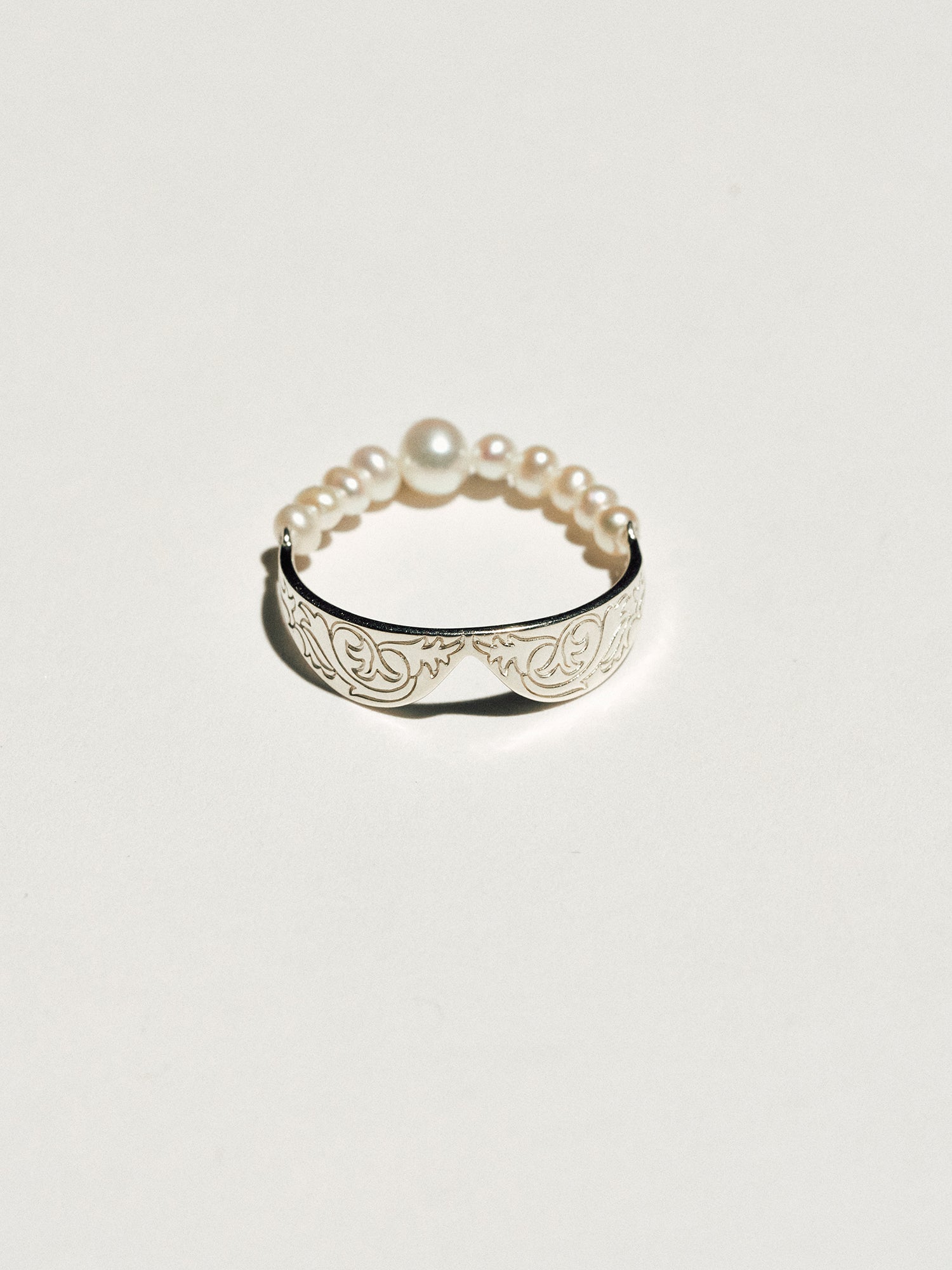 Fairy-Tale Collar Bow Ring