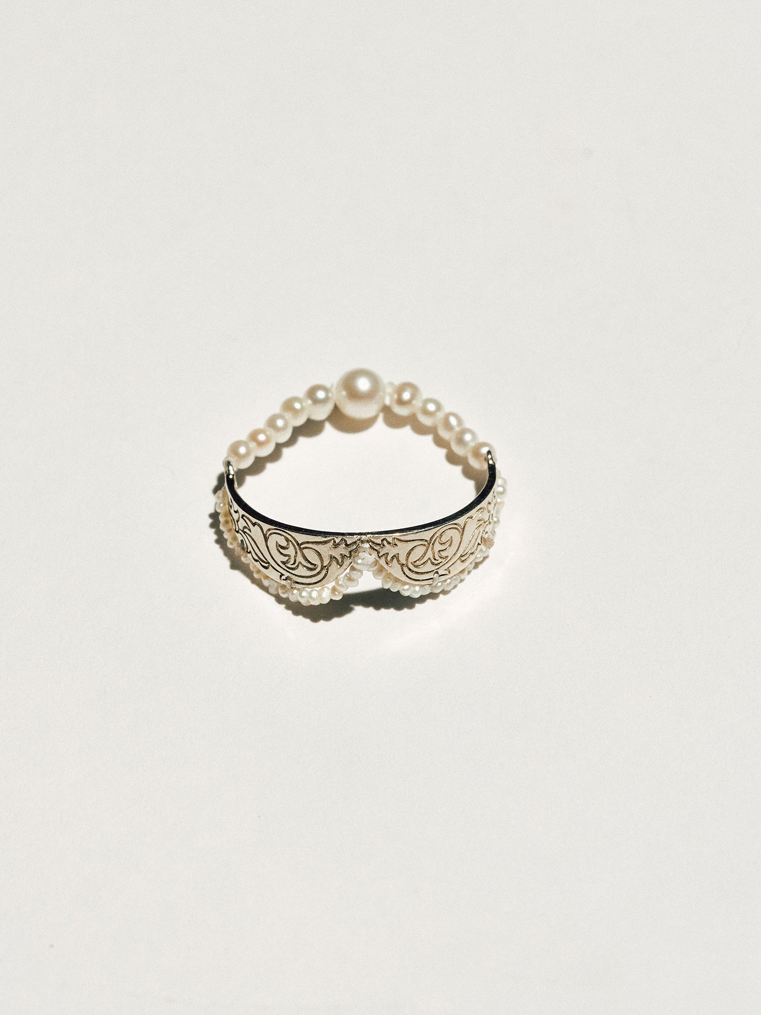 Fairy-Tale Collar Bow Ring Adorned with Pearls