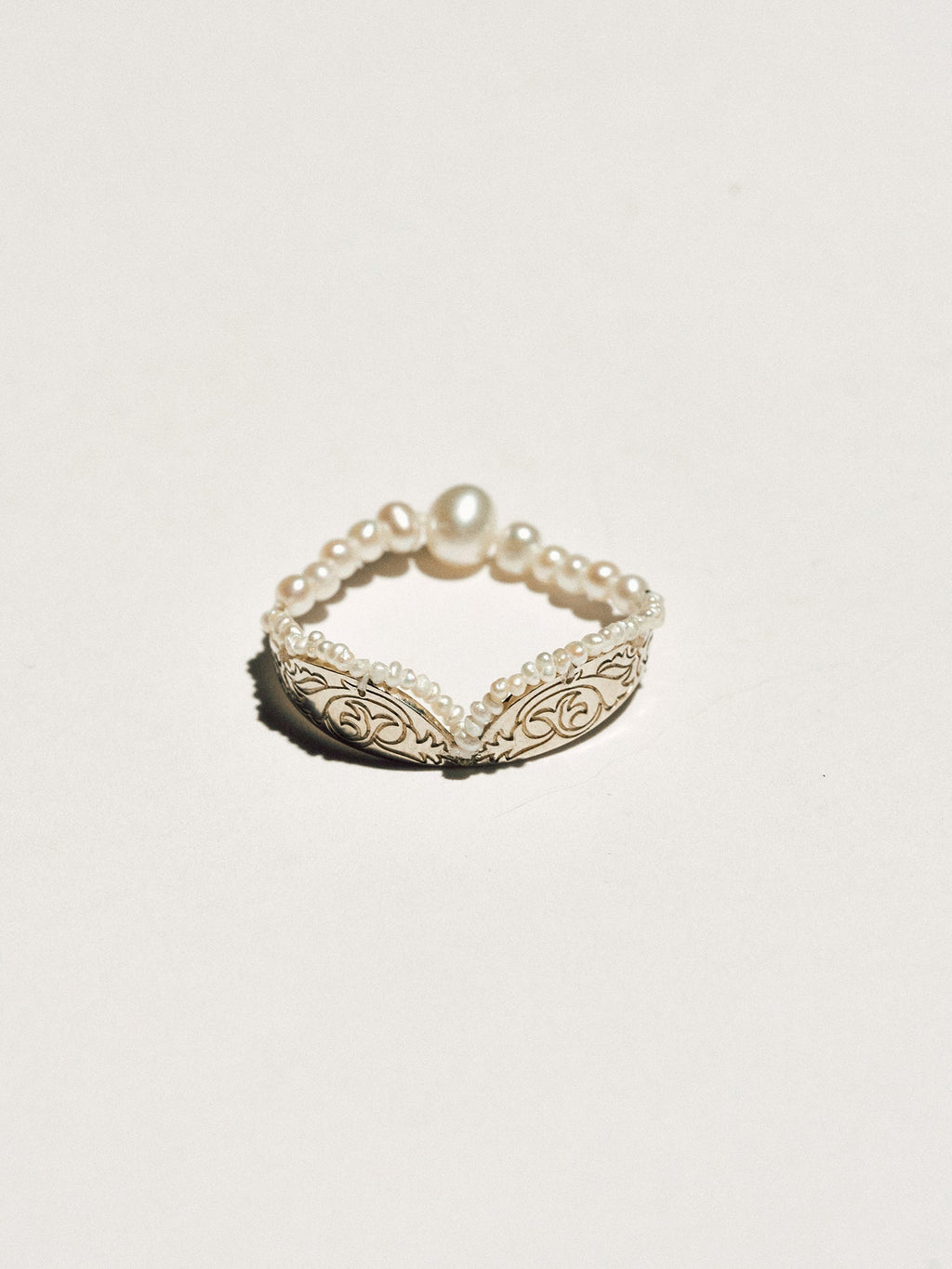 Fairy-Tale Collar Bow Ring Adorned with Pearls