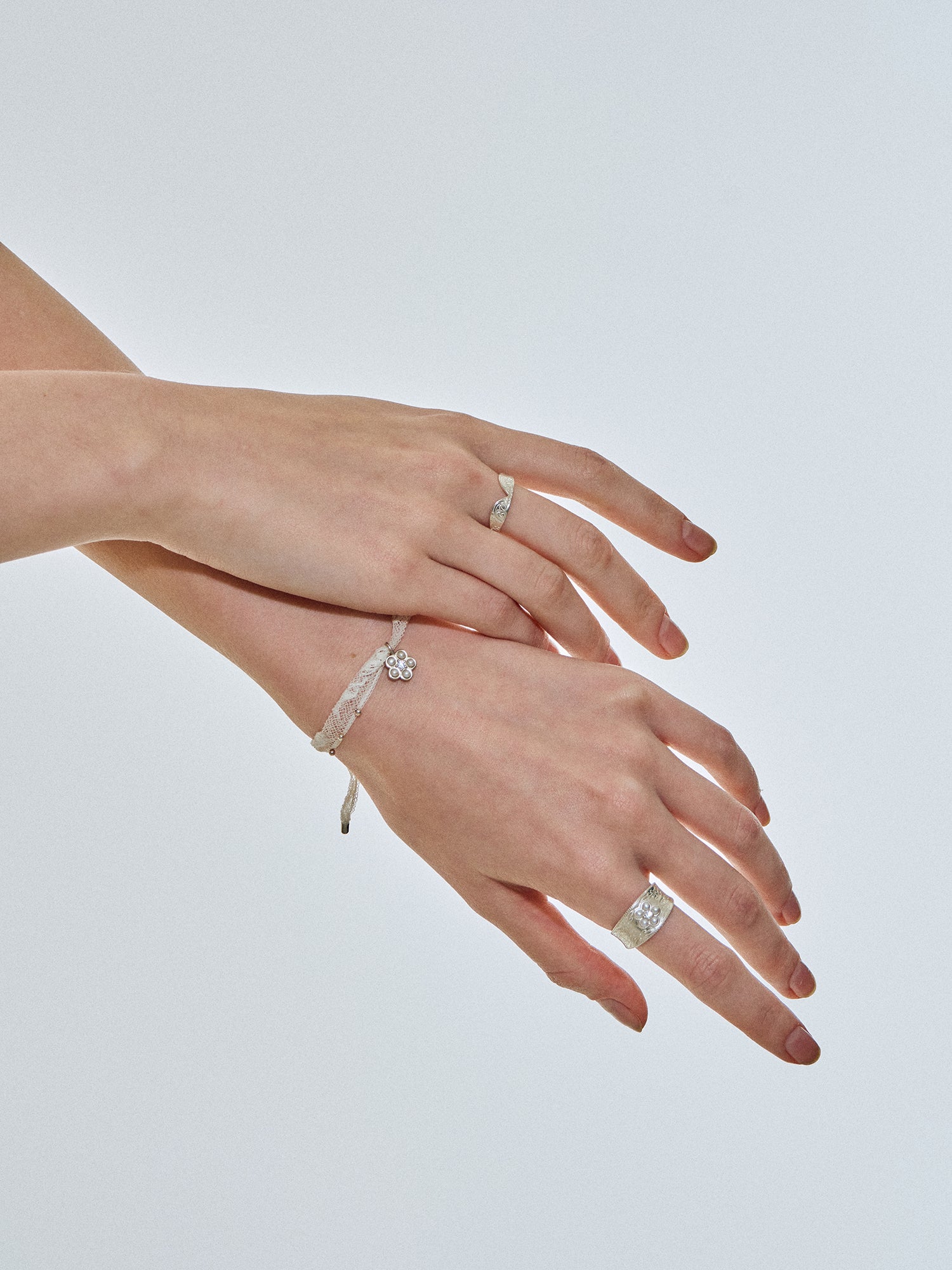Fairy-Tale Collar Bow Ring