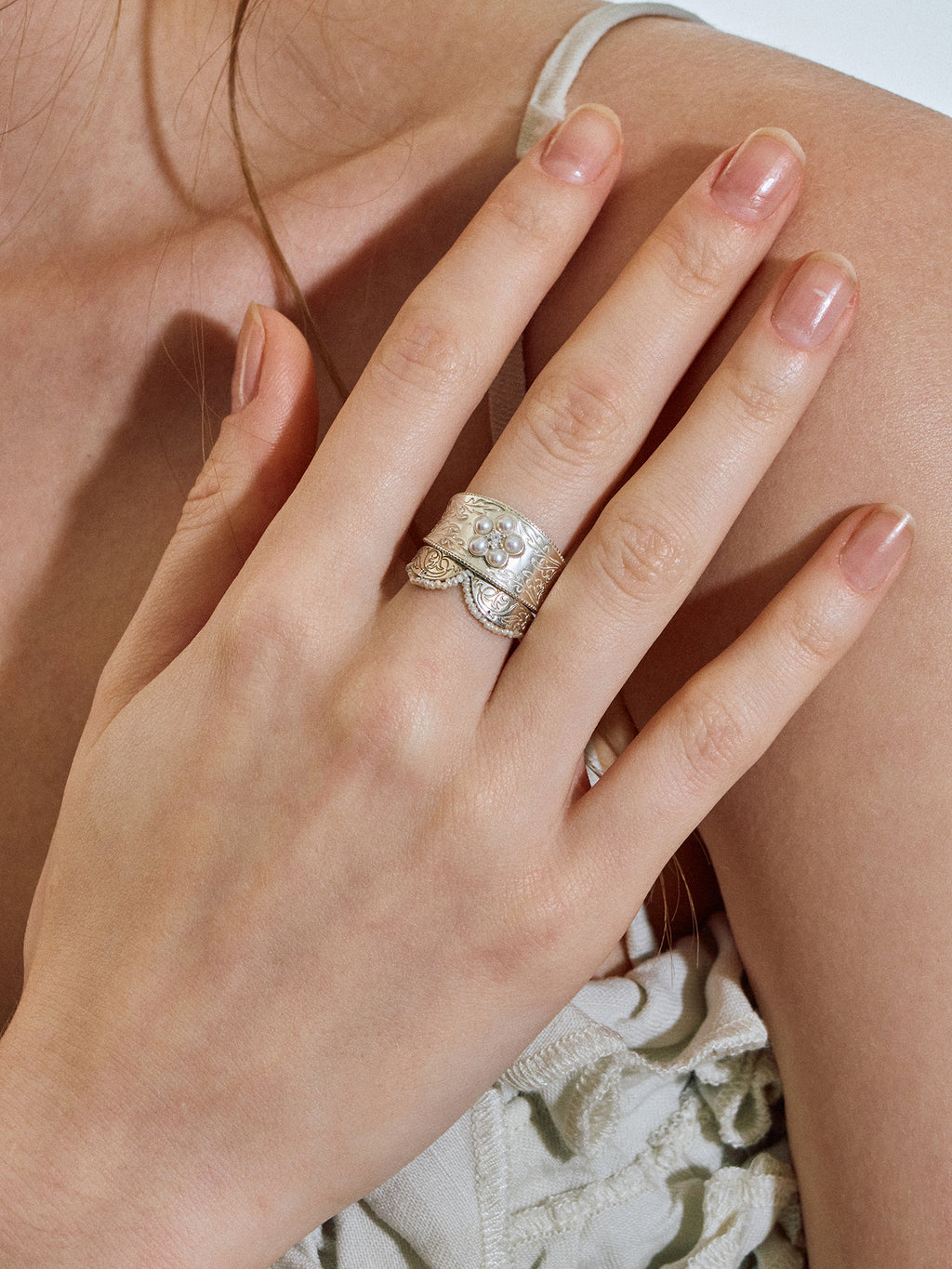 Fairy-Tale Collar Bow Ring Adorned with Pearls