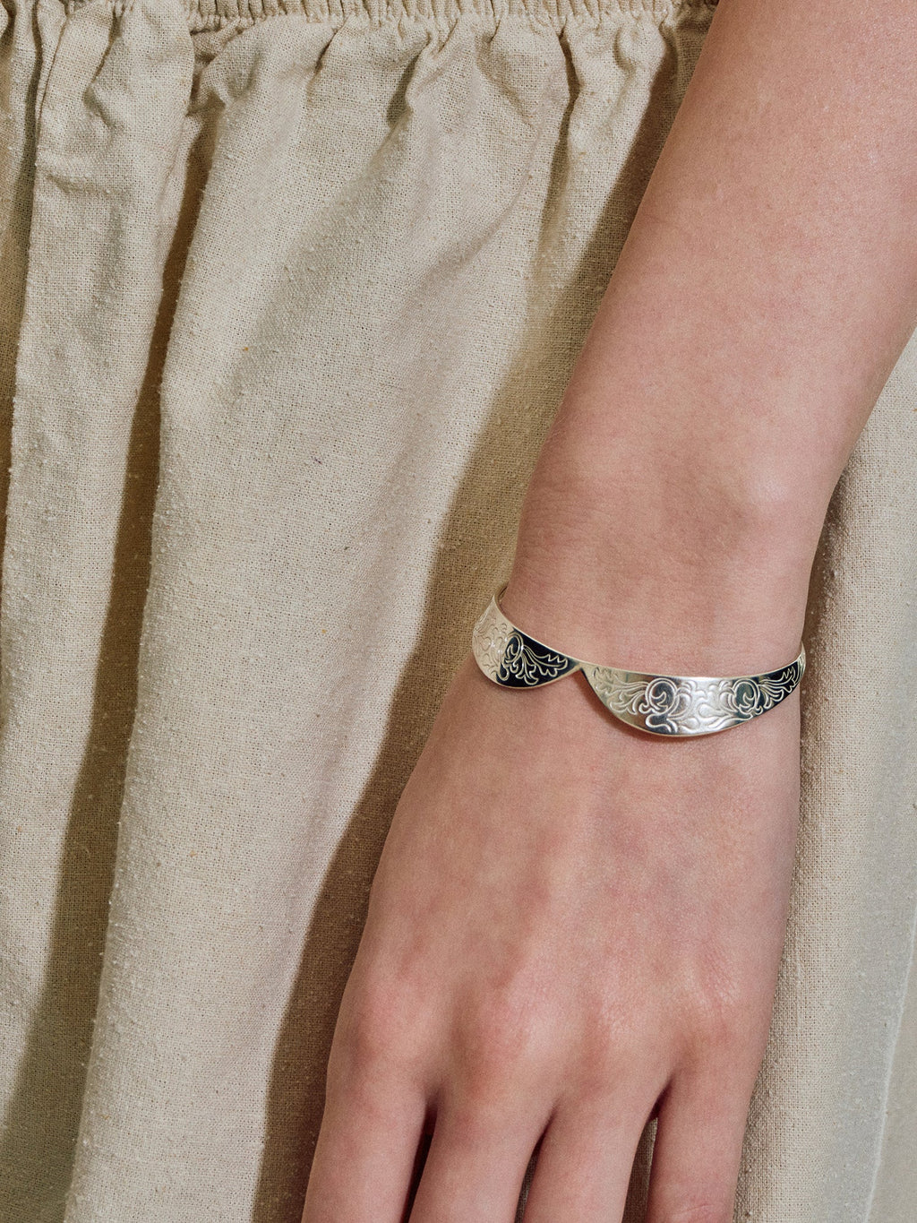 Fairy-Tale Collar Bow Bracelet