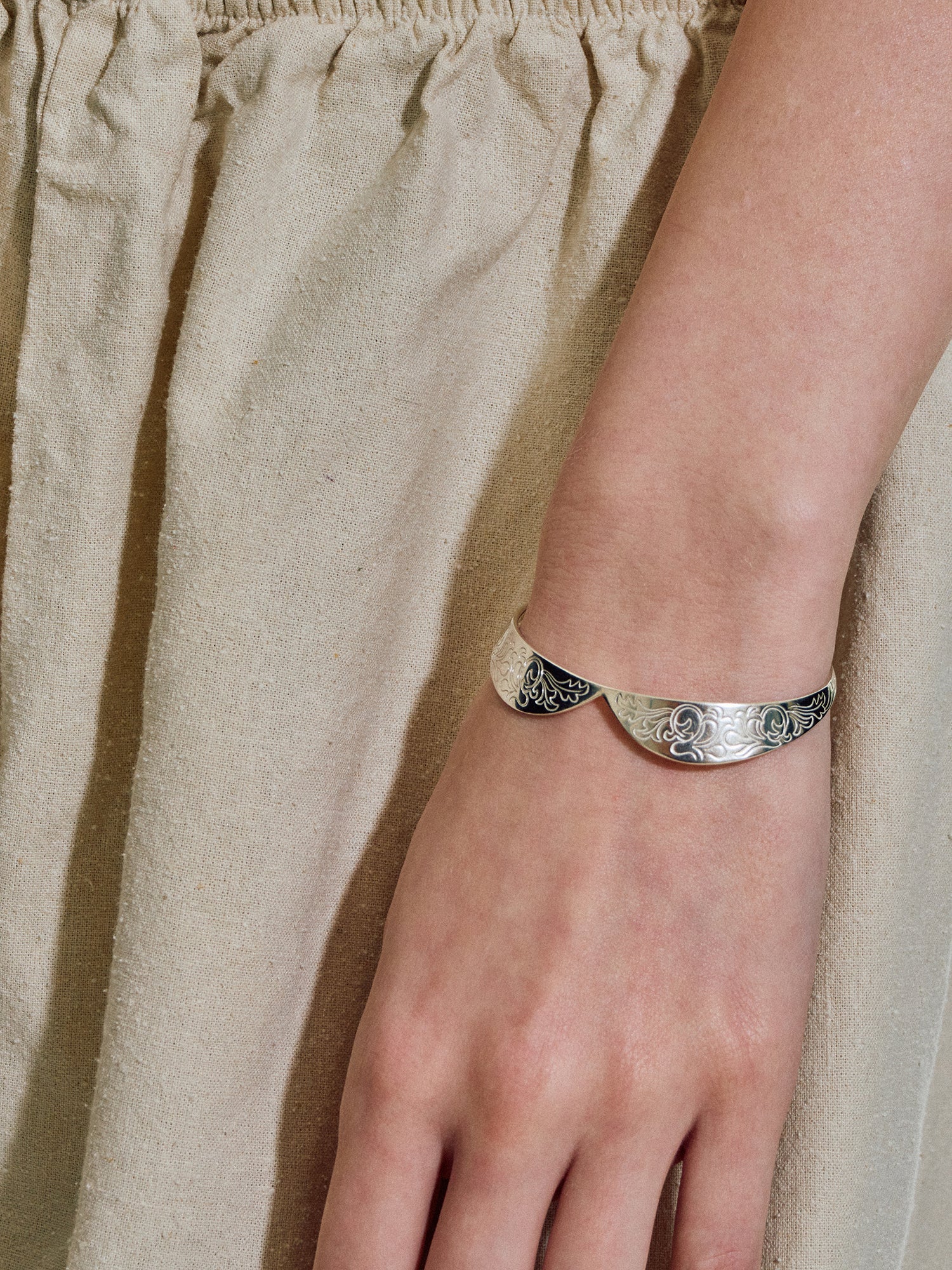 Fairy-Tale Collar Bow Bracelet