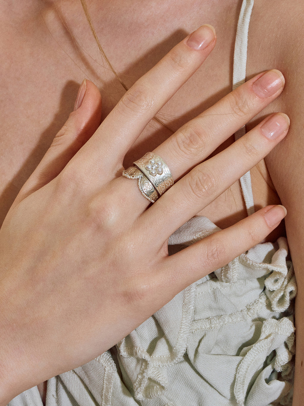 Fairy-Tale Collar Bow Ring Adorned with Pearls
