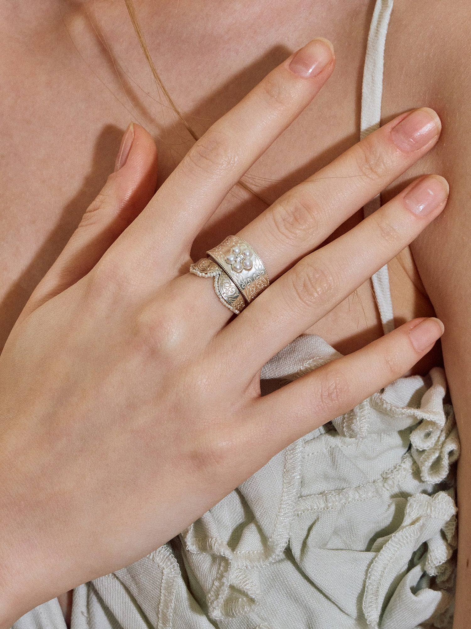 Fairy-Tale Collar Bow Ring Adorned with Pearls