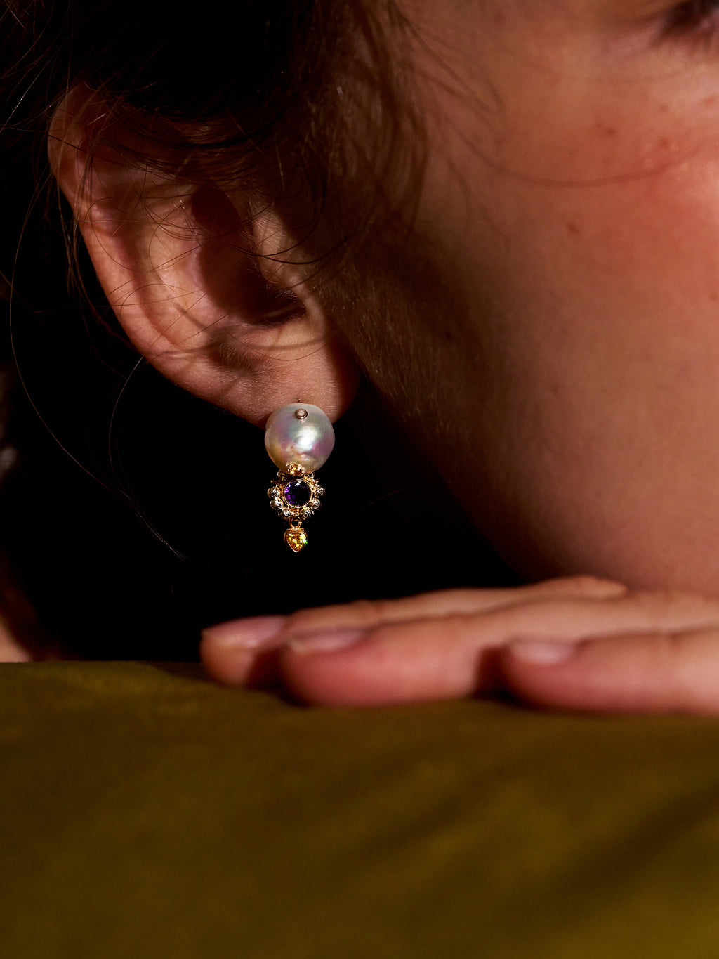 Oil Palette Luster Pearl Earrings