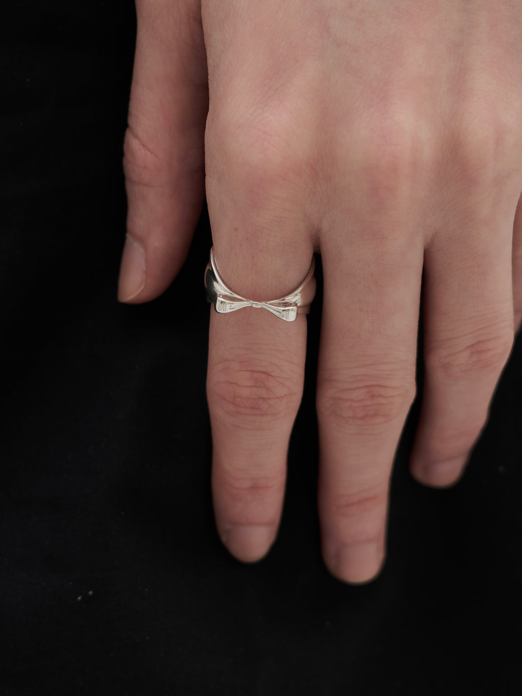Bowtie Band Ring in Silver