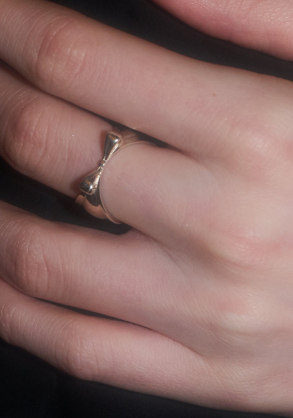 Bowtie Band Ring in Silver