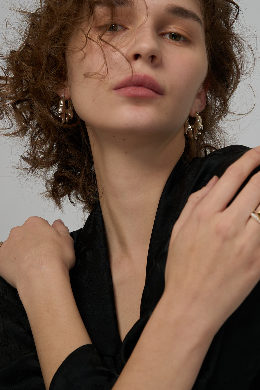 Large Bowtie Hoop Earrings in S925 Silver