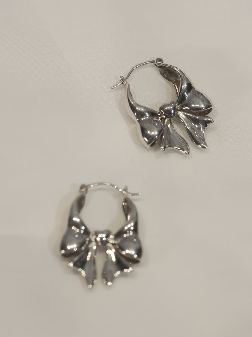 Large Bowtie Hoop Earrings in S925 Silver