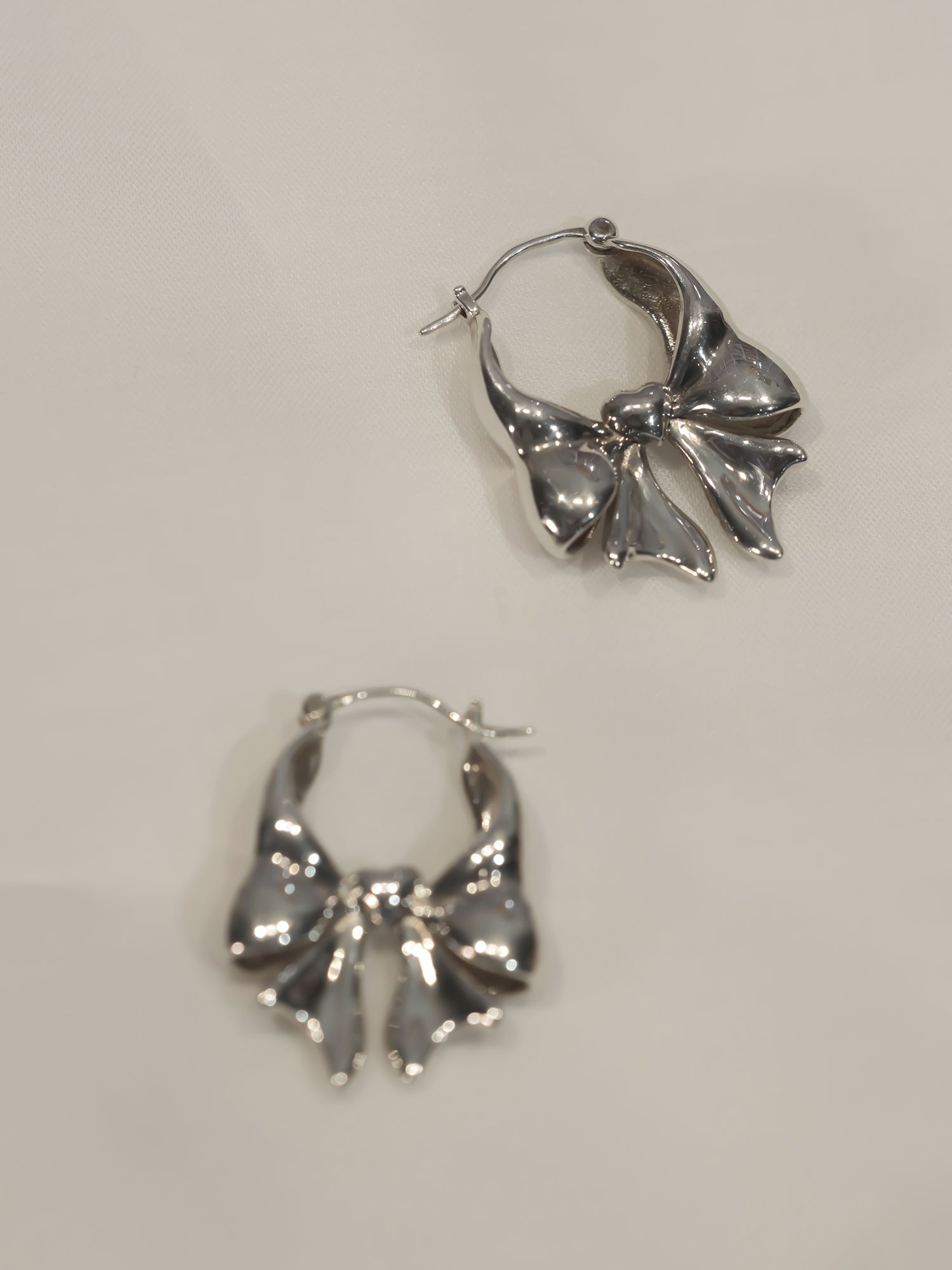 Large Bowtie Hoop Earrings in S925 Silver