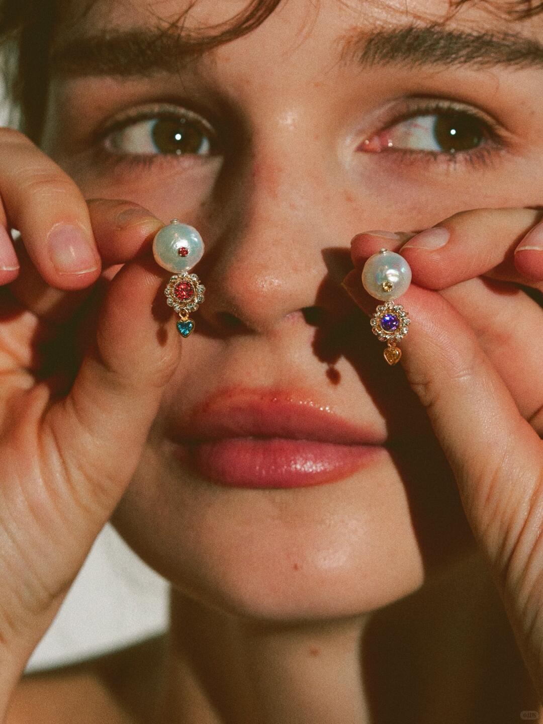 Oil Palette Luster Pearl Earrings